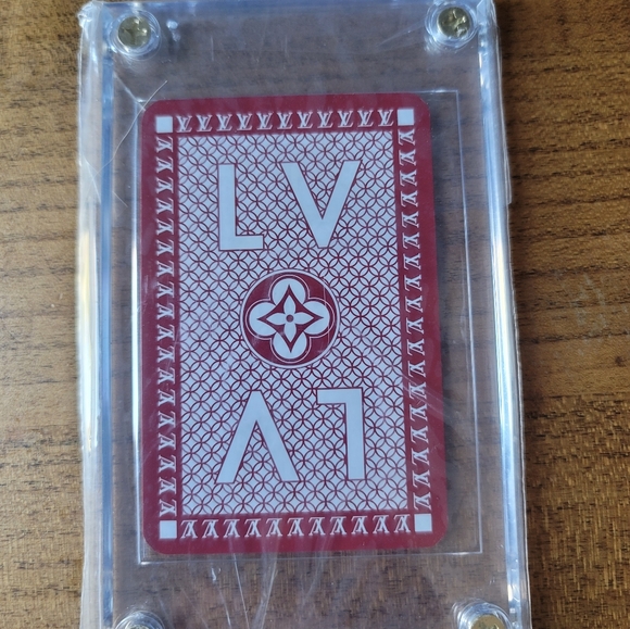 Louis Vuitton Queen "D" Playing Card In Hard Case - Picture 2 of 3